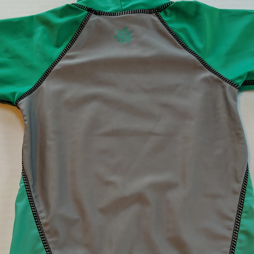 UV Skinz boys swim top. Sz 5